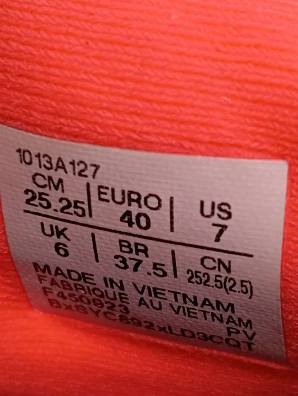 Schnürsneaker Größe 40