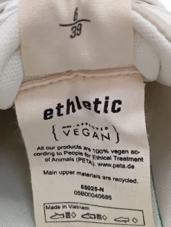 Schnürsneaker Größe 39