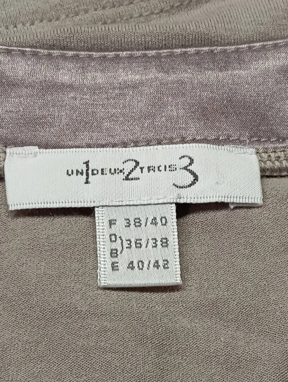 V-Ausschnitt-Shirt Größe 36