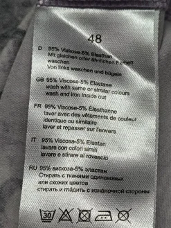 V-Ausschnitt-Shirt Größe 48